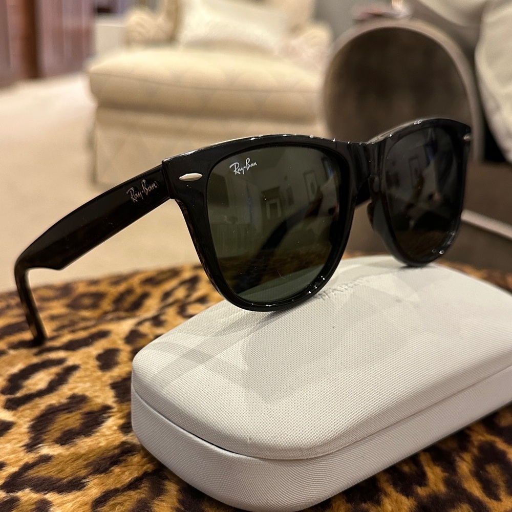 Ray-Ban Classic Black Sunglasses